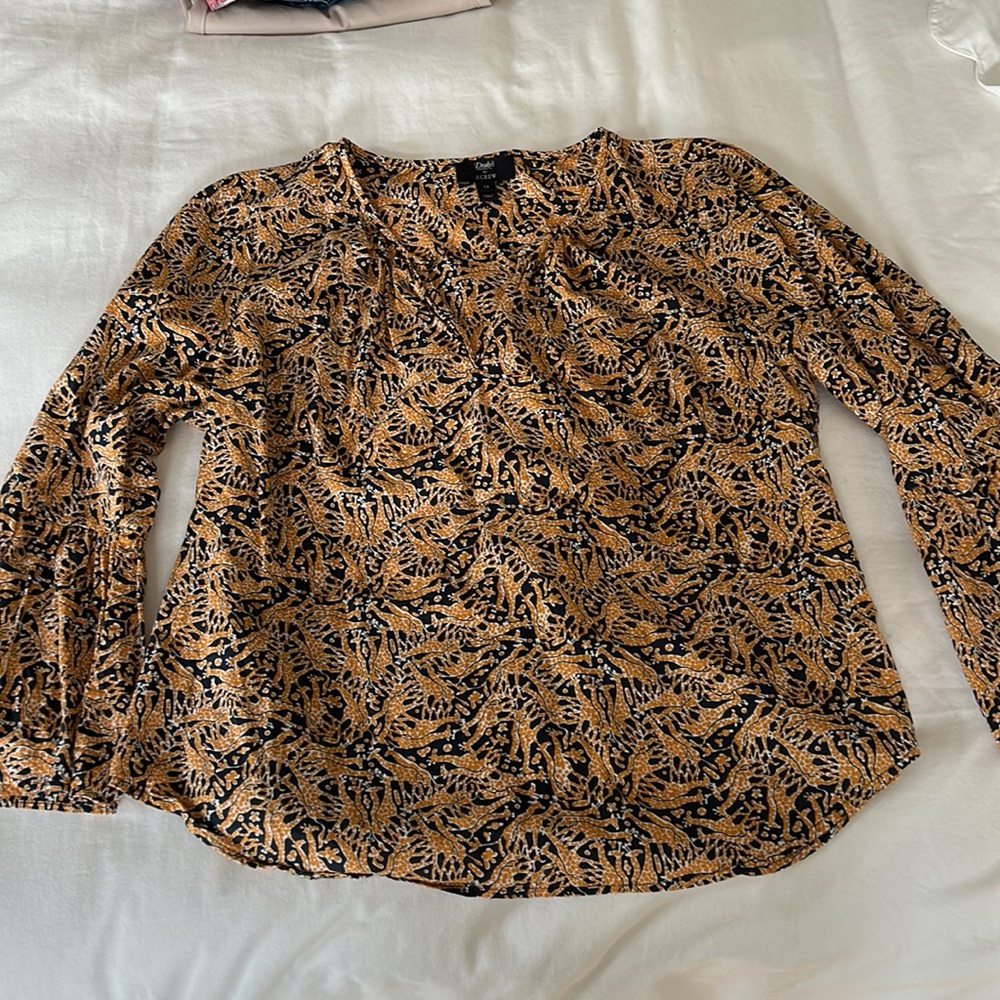 J crew Drakes of London women’s cotton shirt. Size 12. Navy with giraffe print